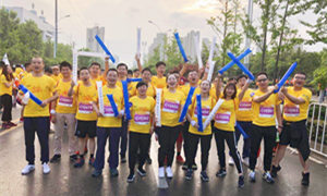 星南方店征战“居然之家-2018黄冈国际半程马拉松”