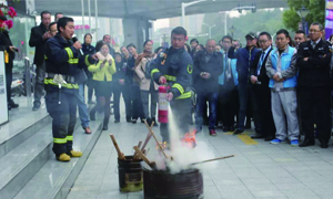 居然之家宜昌店携手西陵消防开展消防安全演练